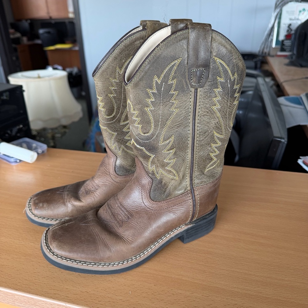 Old West Western Boots with Embroidered Design